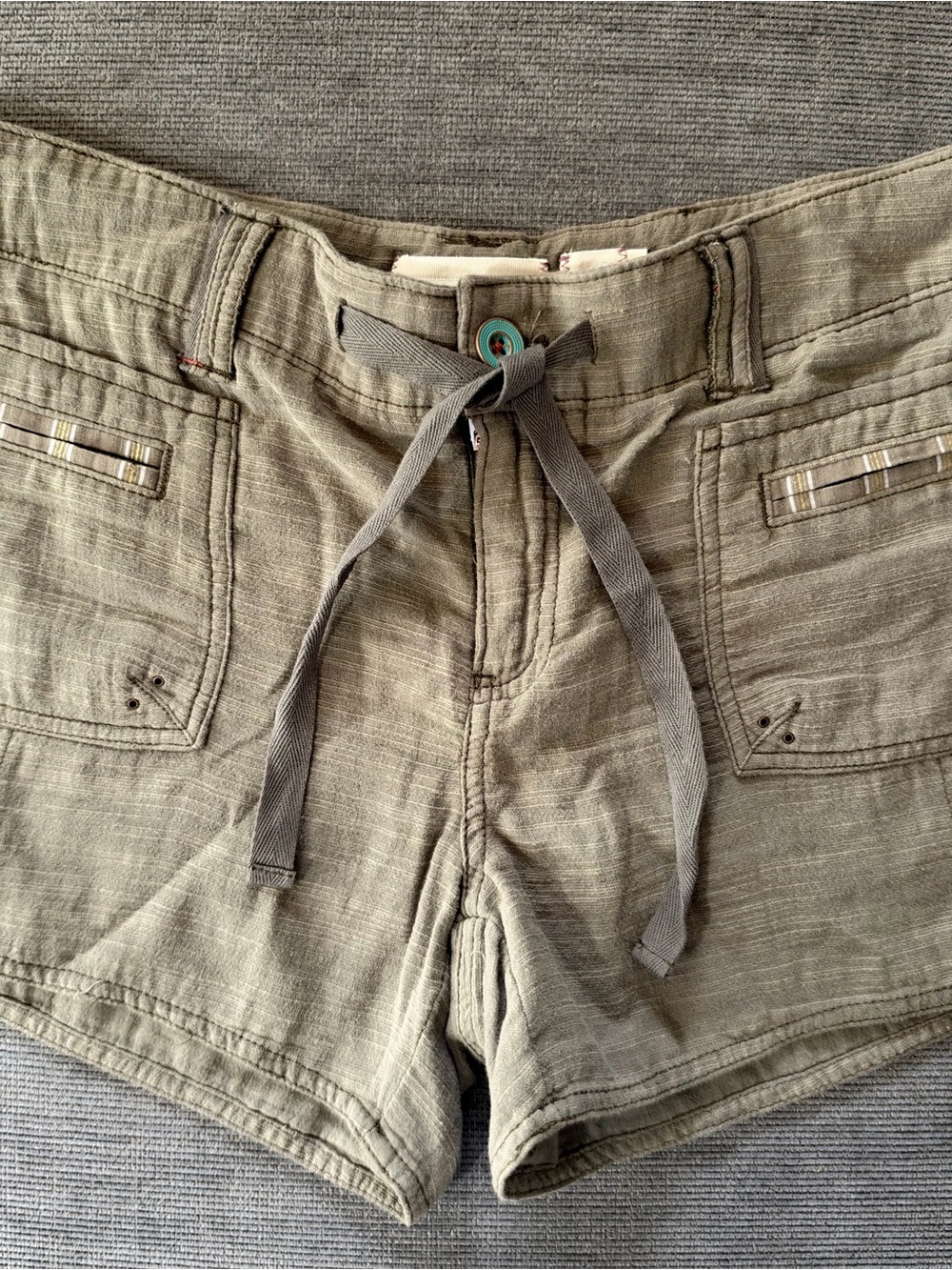 Women’s Olive Drawstring Linen-Blend Shorts